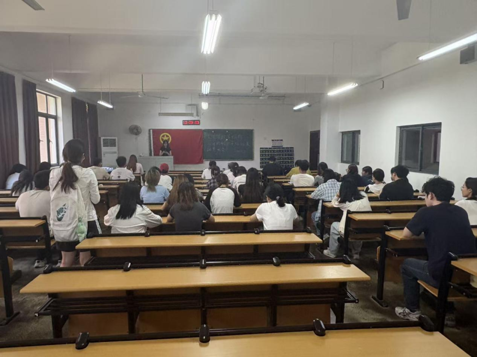 【团学动态】筑牢信仰之基，点燃青春之火——文法学院开展第十五期入团积极分子培训动员大会